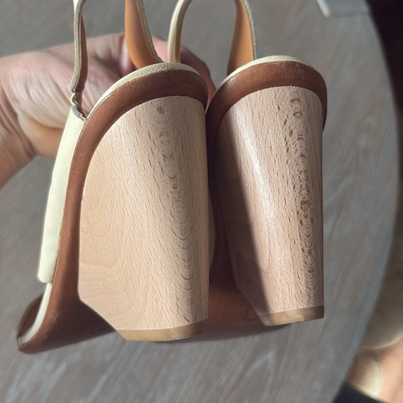 Stylish Cream Wedge Sandals, size 39